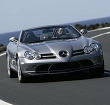 Der Mercedes-Benz McLaren SLR Roadster bietet dank seines vollständig versenkbaren Verdecks pures Open-Air- Fahrvernügen in der höchsten Leistungsklasse und gleichzeitig hohen Komfort und absolute Alltagstauglichkeit.